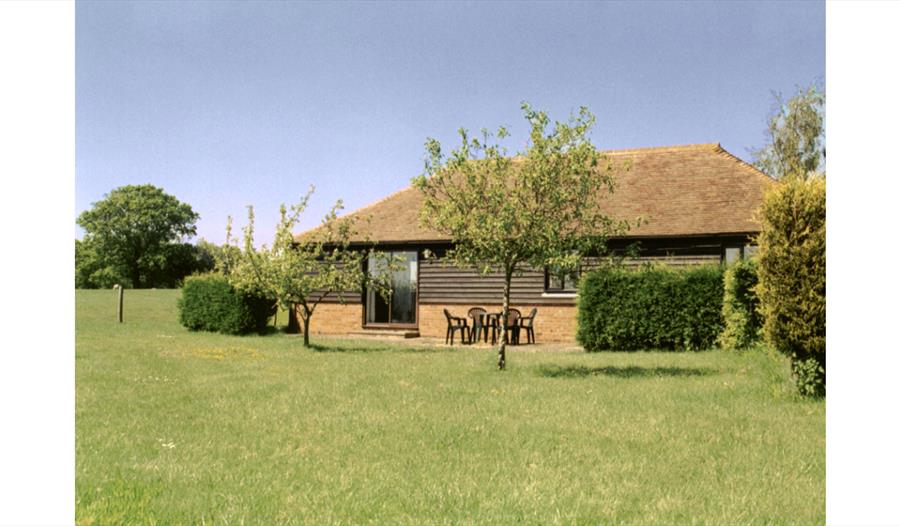 Meadow Cottage & Tamworth Cottage TENTERDEN Visit 1066 Country